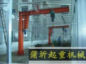 起重量0.5t-5t,起升高度3m-15m,懸臂2m-8m,根據(jù)起升高度不同，有拐臂式和配重式。